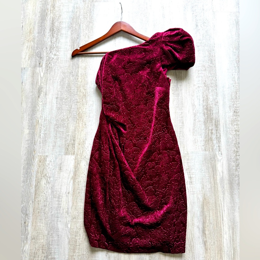 Elegant Burgundy One-Shoulder Dress